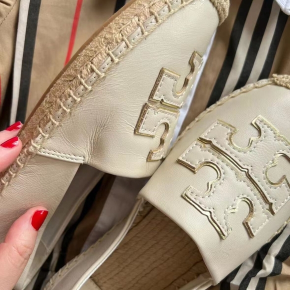 Tory Burch's best looking shoes are a milky white women's 7 - Picture 4 of 5